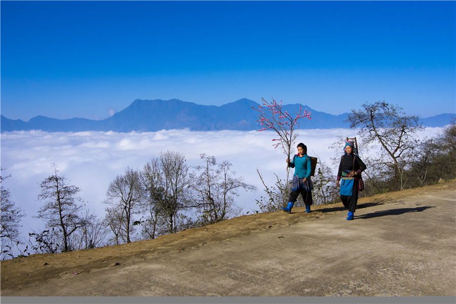 TREKKING WITH THE ETHNICS - 14 DAYS